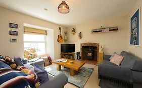 Cosy House Close To Stunning Beaches